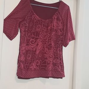 **3/$15** Fun and Flirty Burgundy Red patterned short sleeve top